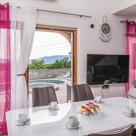 Lovely In Krk With Kitchen