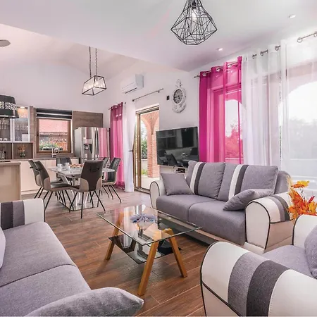 Lovely In Krk With Kitchen Holiday home Vrh (Krk)