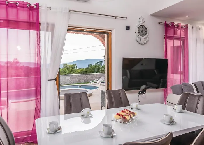 Lovely In Krk With Kitchen